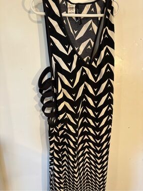 Kenneth Cole Black and White Chevron Maxi Dress with Side Strap Detail
